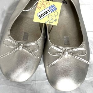 Size 6 Smart Fit new silver flats
